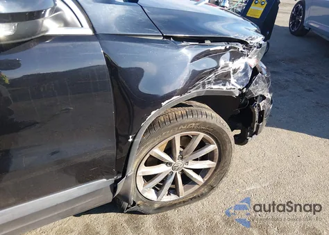 2017 Volkswagen Tiguan 2.0T Wolfsburg Edition z USA, uszkodzony, nr VIN WVGSV7AX5HK027754